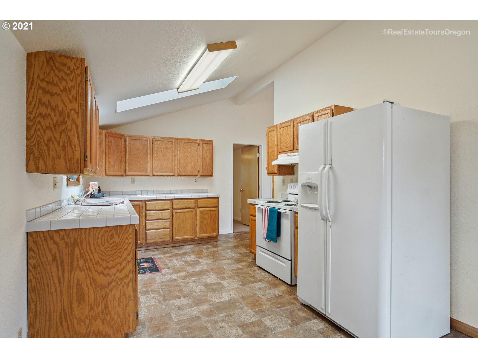 46540 Southwest South Road Gaston, OR 97119 - Photo 7 of 16
