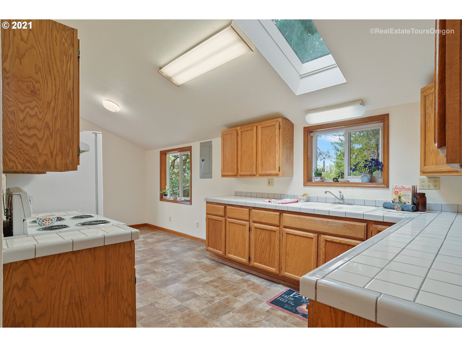 46540 Southwest South Road Gaston, OR 97119 - Photo 8 of 16