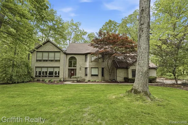 $850,000 | 2018 Pine Hollow Trail, Brighton, MI 48114