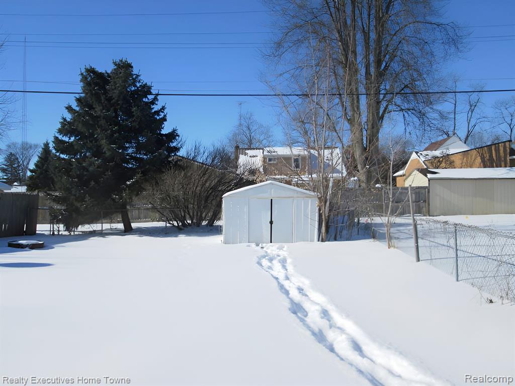 75 Delaware Street Sandusky, MI 48471 - Photo 3 of 27