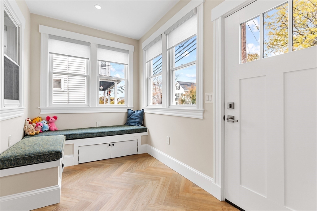 52 Warren Street Arlington, MA 02474 - Photo 4 of 26