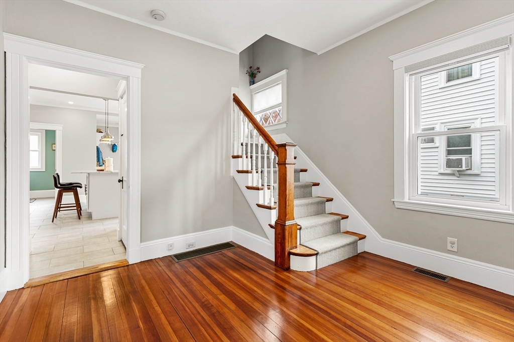 52 Warren Street Arlington, MA 02474 - Photo 5 of 26