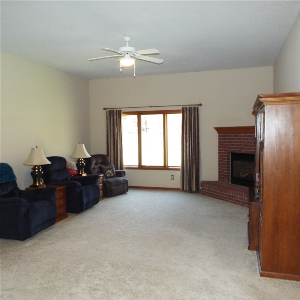 9009 Pretty Ridge Court Fort Wayne, IN 46825 - Photo 6 of 36