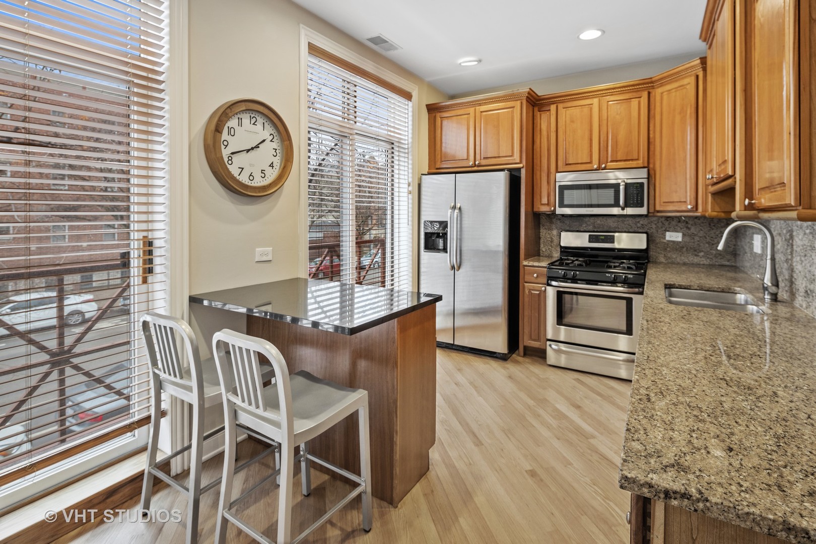 1350 West Byron Street, Unit 2 Chicago, IL 60613 - Photo 7 of 17