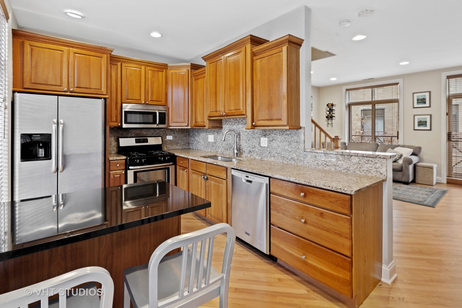 1350 West Byron Street, Unit 2 Chicago, IL 60613 - Photo 8 of 17