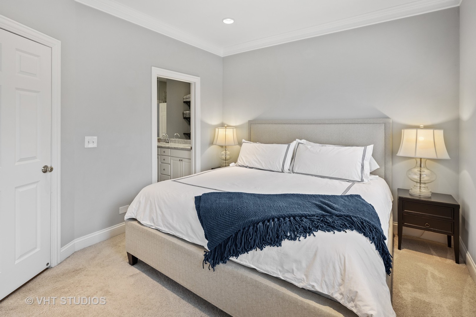 1350 West Byron Street, Unit 2 Chicago, IL 60613 - Photo 9 of 17