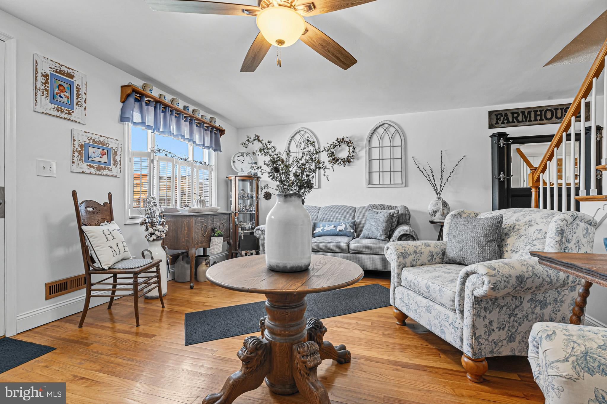 7815 Rockbourne Road Baltimore, MD 21222 - Photo 7 of 39 a living room with furniture
