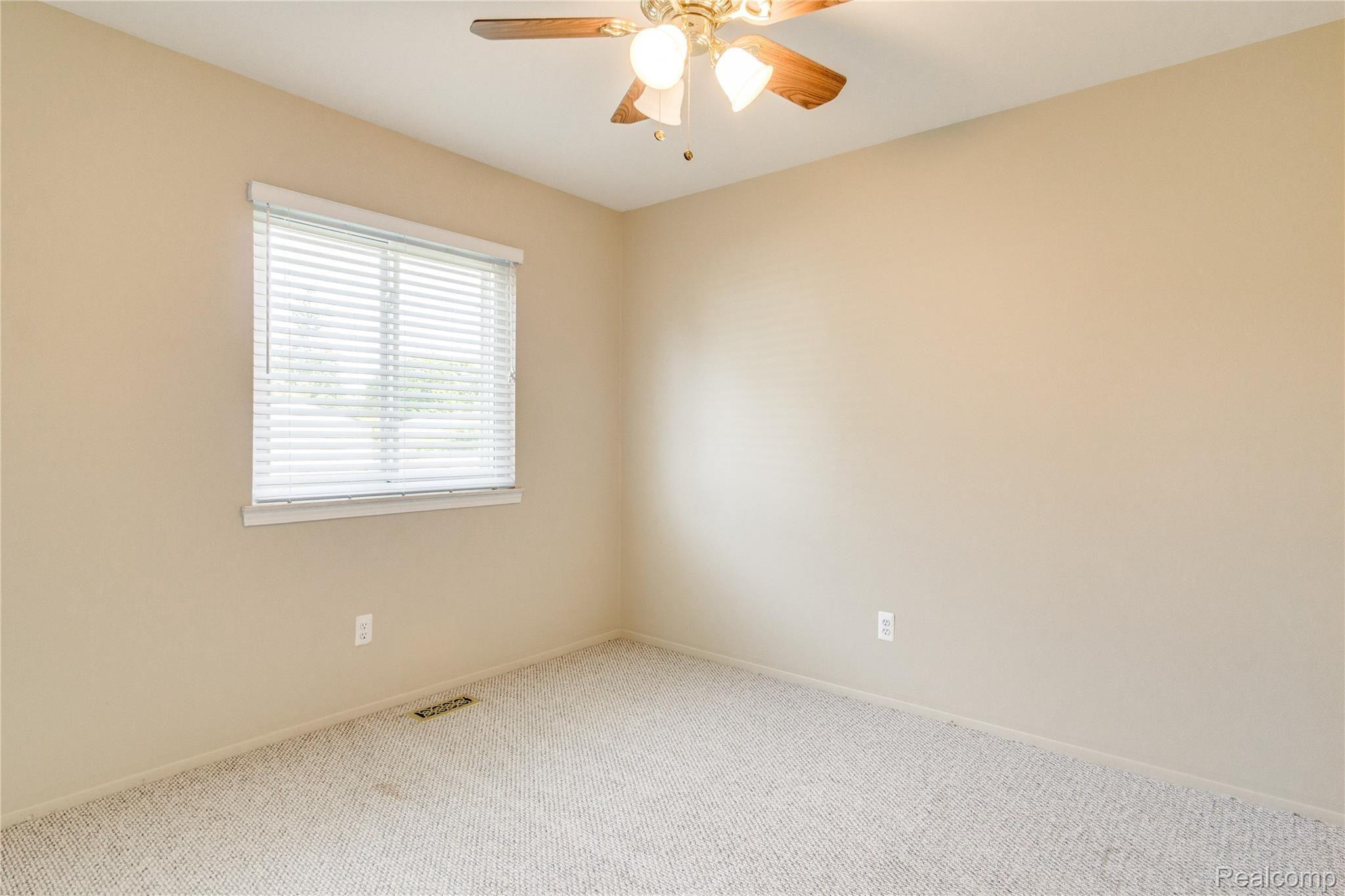 3476 Cone Avenue Rochester, MI 48309 - Photo 23 of 53 Interiors (18 of 41).jpg