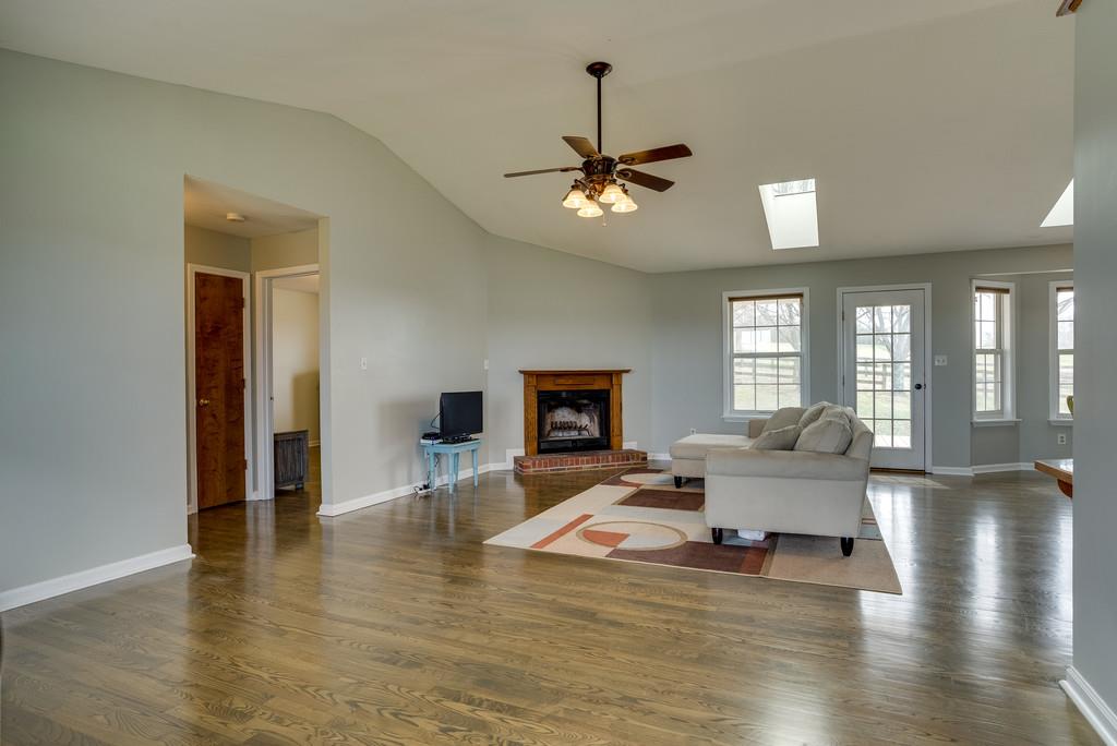 1656 Darks Mill Road Columbia, TN 38401 - Photo 4 of 29 Gallery Image 4