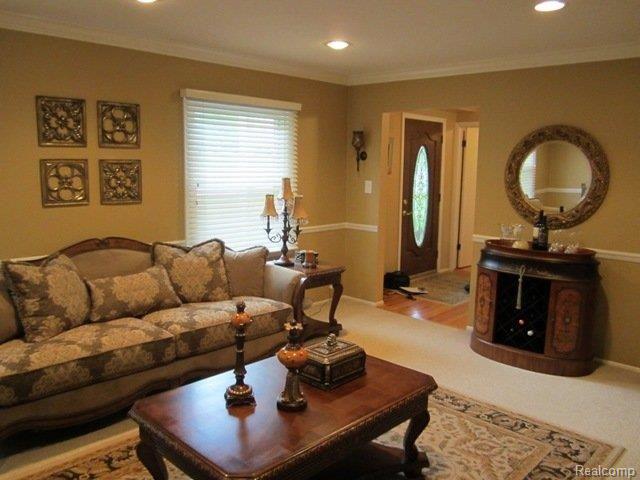5875 Shaun Road West Bloomfield, MI 48322 - Photo 2 of 25 6.27.2011 064
