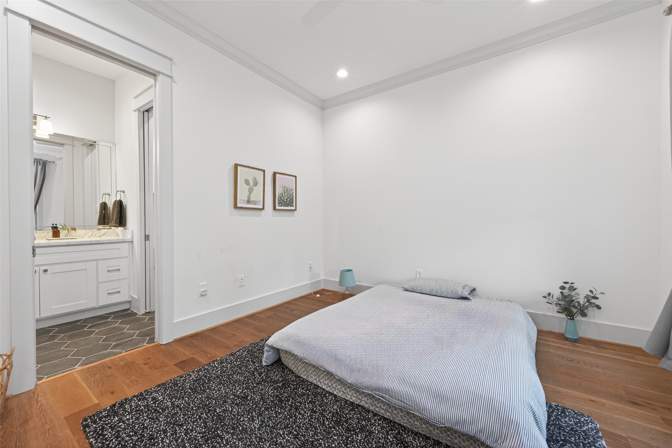 515 West 25th Street, Unit 1 Houston, TX 77008 - Photo 18 of 44 Bright 12’1” x 11’10” secondary bedroom features large windows, a Minka-Aire large-room fan in flat white, and sliding French pocket doors.