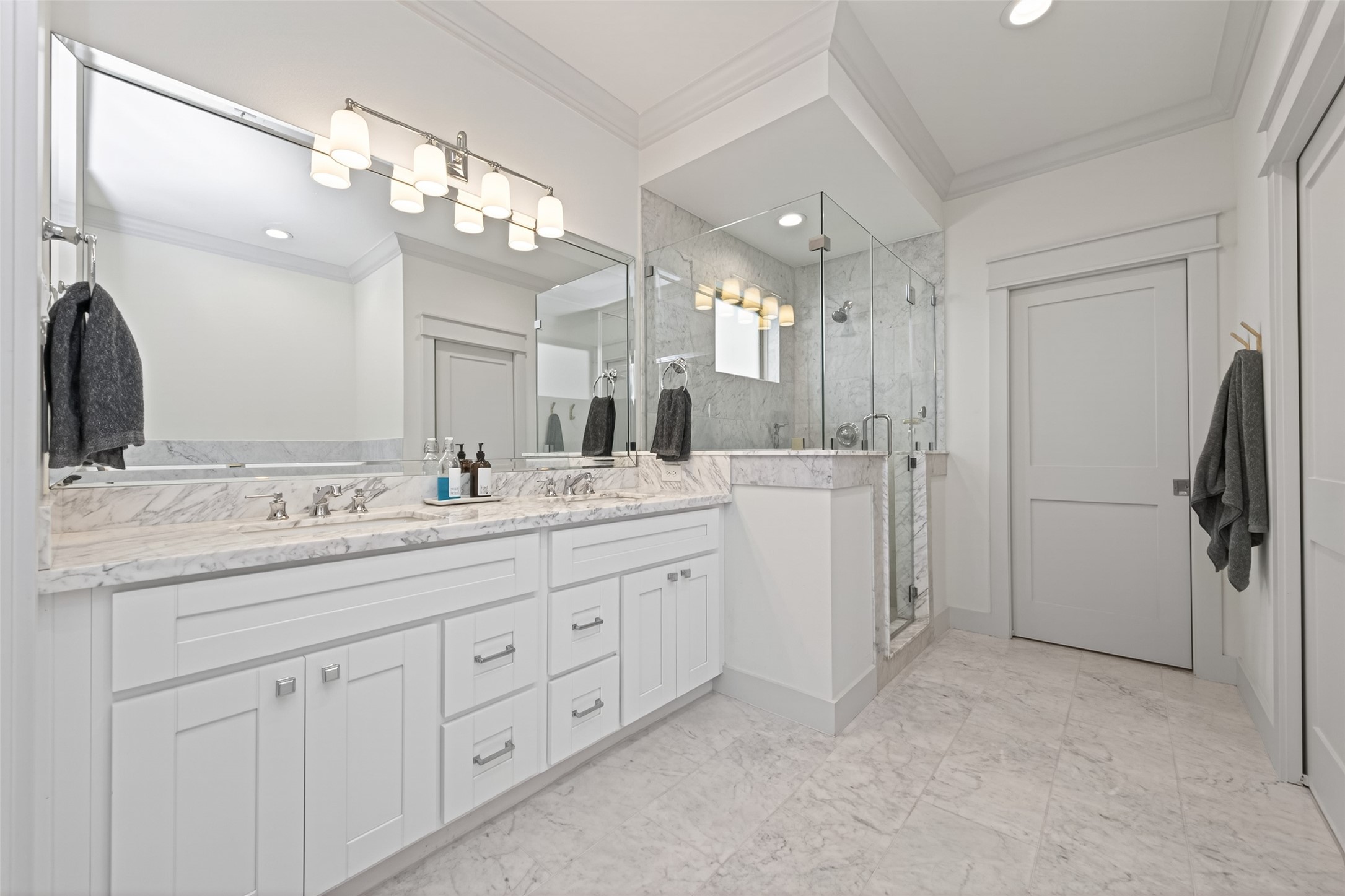 515 West 25th Street, Unit 1 Houston, TX 77008 - Photo 24 of 44 a bathroom with a double vanity sink mirror and with