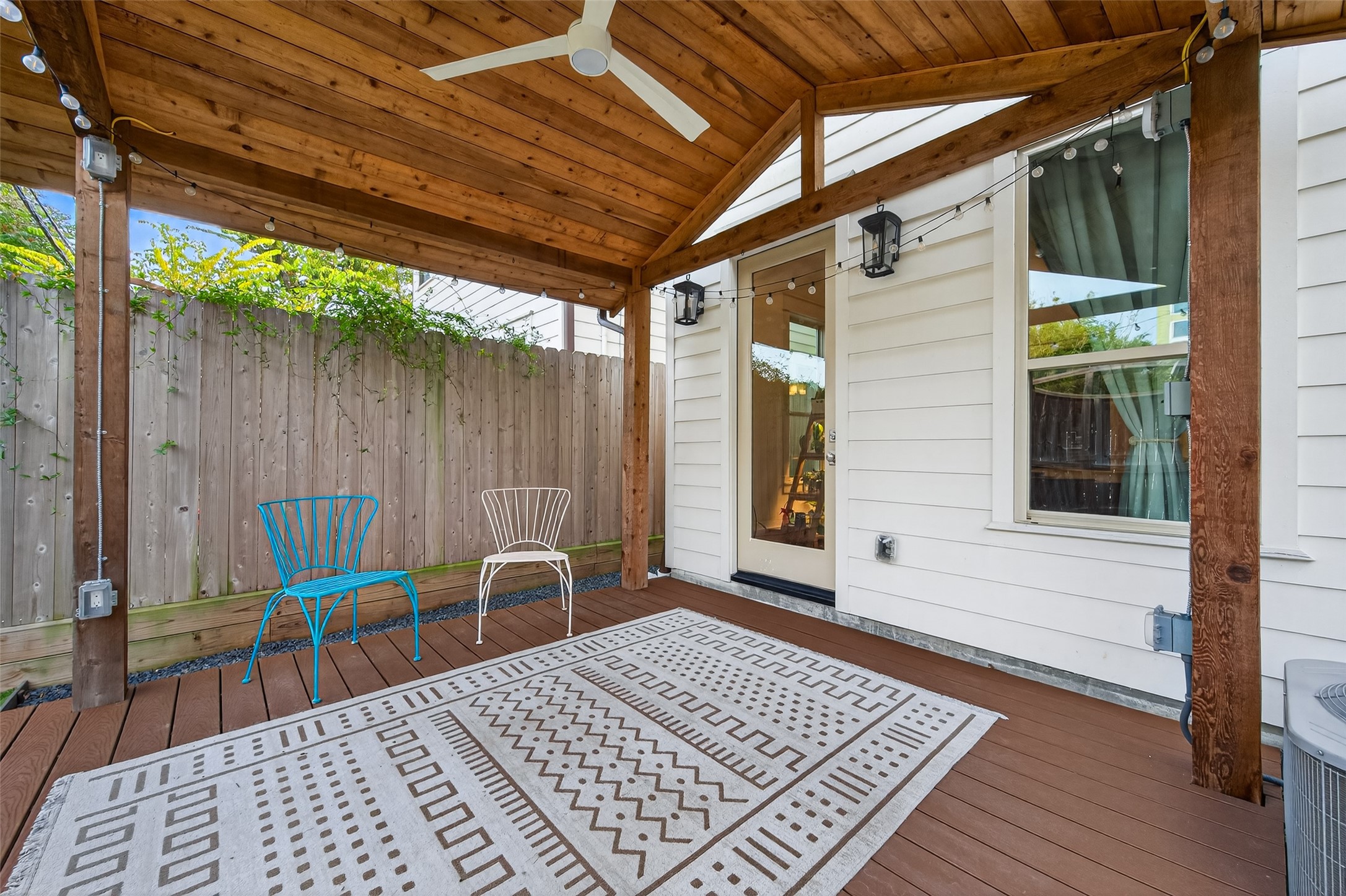 515 West 25th Street, Unit 1 Houston, TX 77008 - Photo 35 of 44 This inviting outdoor area is an ideal spot for relaxing, hosting friends, enjoying morning coffee, or unwinding in the evenings with easy access to the interior.