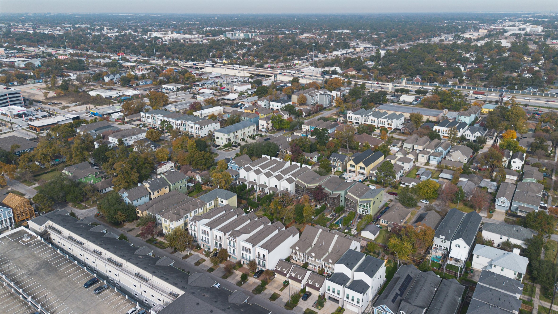 515 West 25th Street, Unit 1 Houston, TX 77008 - Photo 40 of 44 Close proximity to hike and bike trail, shops, and restaurants on 19th street, HEB, Downtown, Galleria, I-10, 610, and 290.