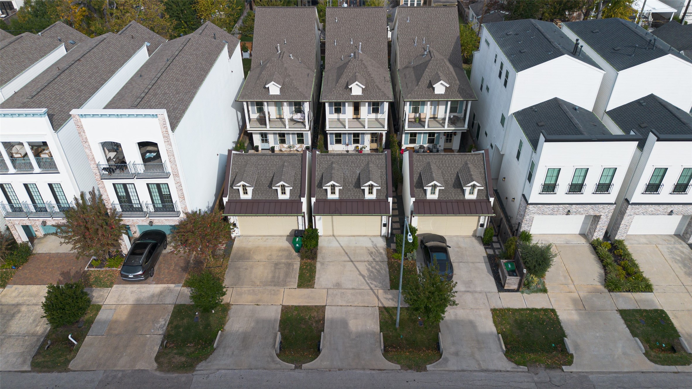 515 West 25th Street, Unit 1 Houston, TX 77008 - Photo 44 of 44 Aerial view highlighting the home’s long, double-wide private driveway leading to a secure gated entry.