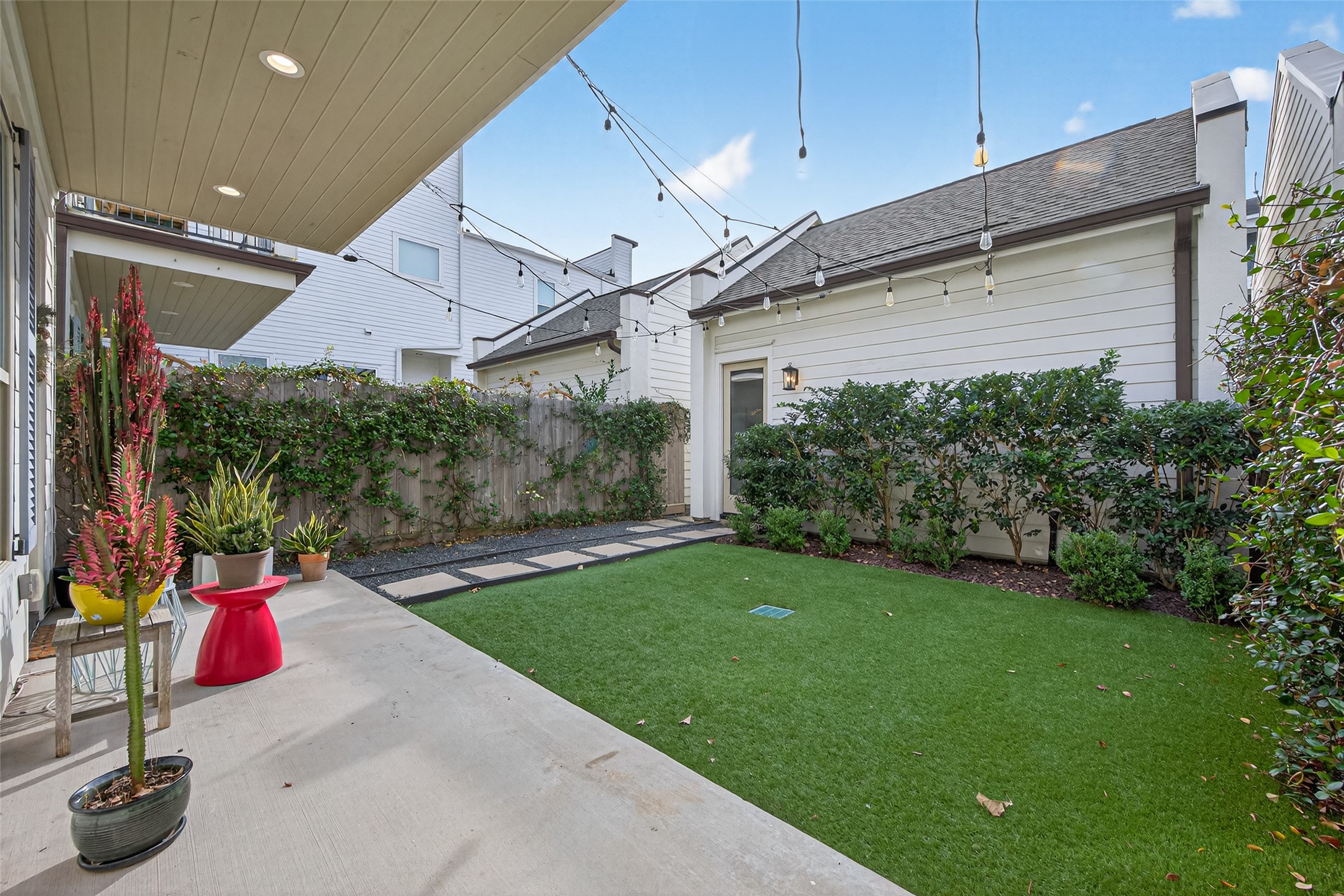 515 West 25th Street, Unit 1 Houston, TX 77008 - Photo 5 of 44 Charming French Colonial design shines at the front porch, highlighted by functioning wood shutters and an elegant 6-light 8’ front door that sets the tone for the home’s timeless curb appeal.