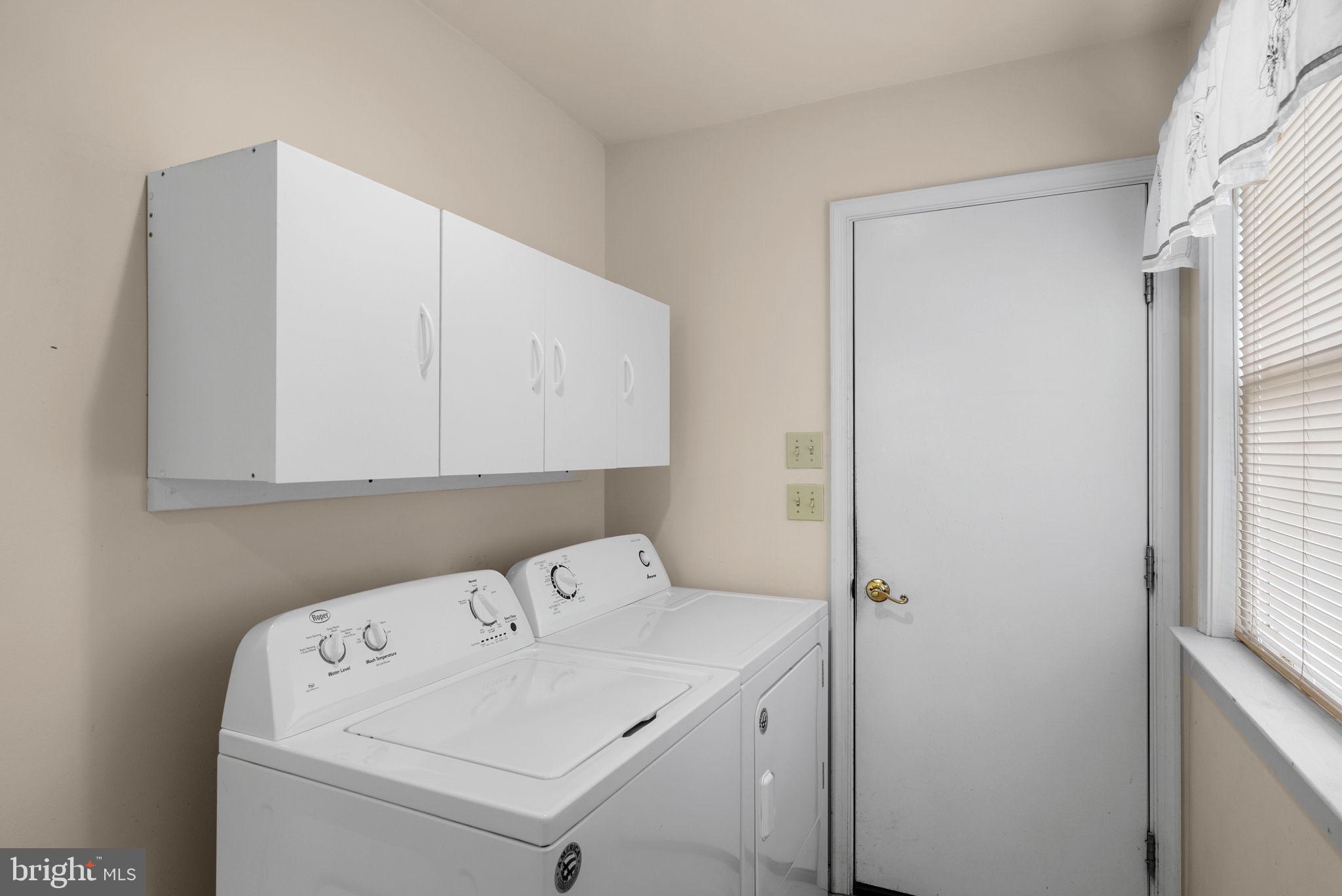 602 Quarry Road Perkasie, PA 18944 - Photo 12 of 39 a utility room with dryer and washer