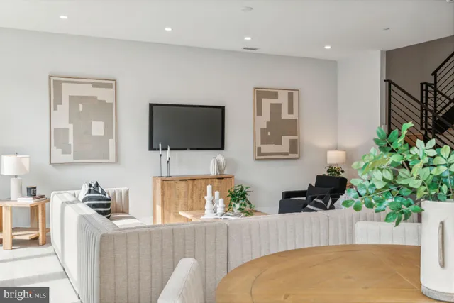 $1,500,000 | 160 North 2nd Street, Unit 302, Philadelphia, PA 19106