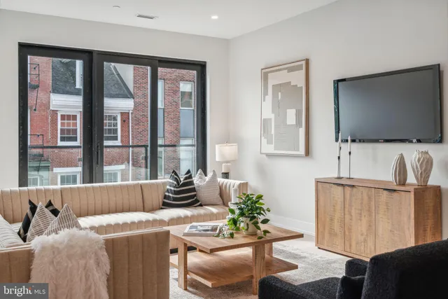 $1,500,000 | 160 North 2nd Street, Unit 302, Philadelphia, PA 19106