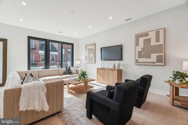 $1,500,000 | 160 North 2nd Street, Unit 302, Philadelphia, PA 19106
