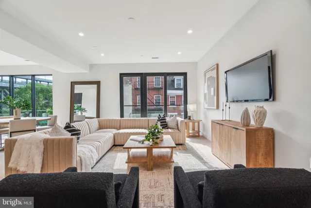 $1,500,000 | 160 North 2nd Street, Unit 302, Philadelphia, PA 19106