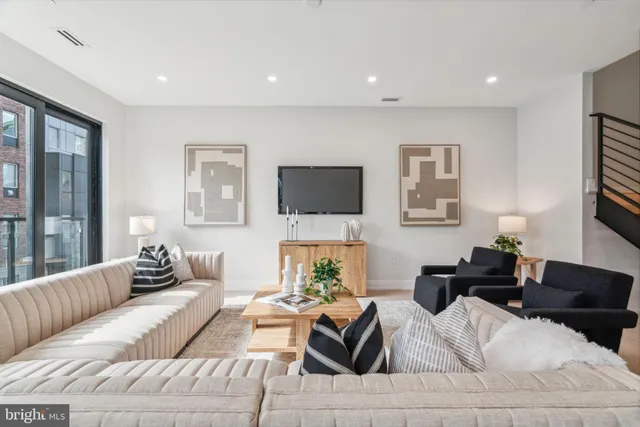 $1,500,000 | 160 North 2nd Street, Unit 302, Philadelphia, PA 19106