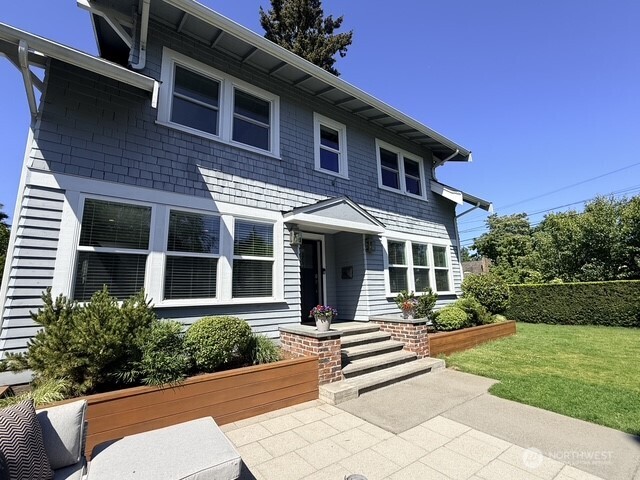 170 Lynn Street Seattle, WA 98109 - Photo 2 of 40 front view of a house with a yard