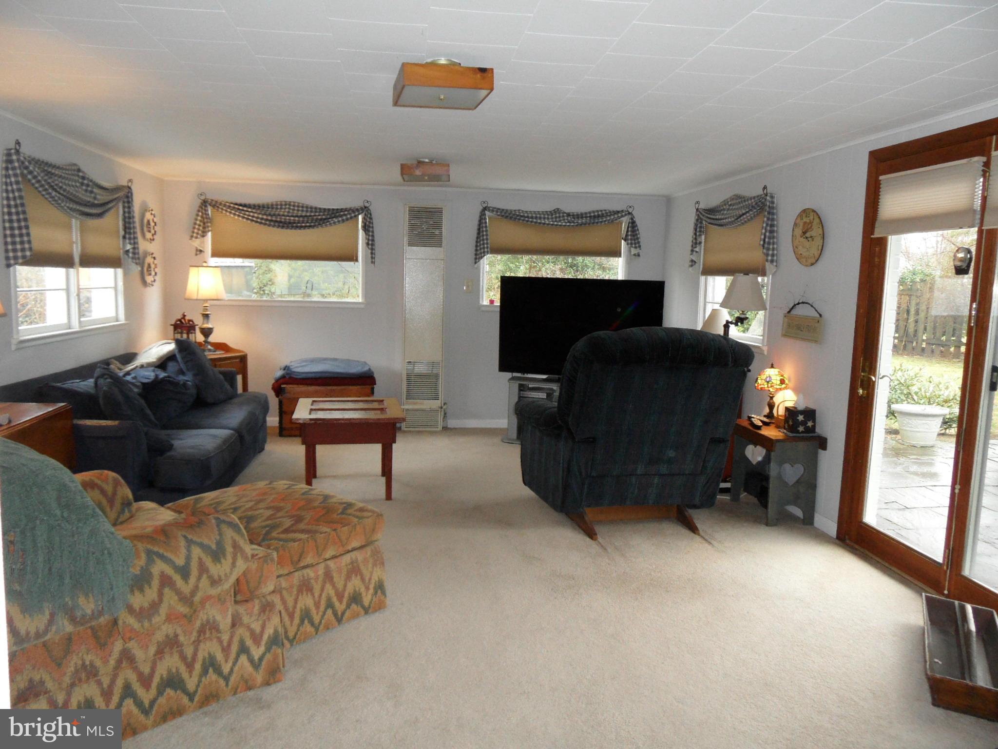 5220 Garner Street Springfield, VA 22151 - Photo 10 of 29 Family Room