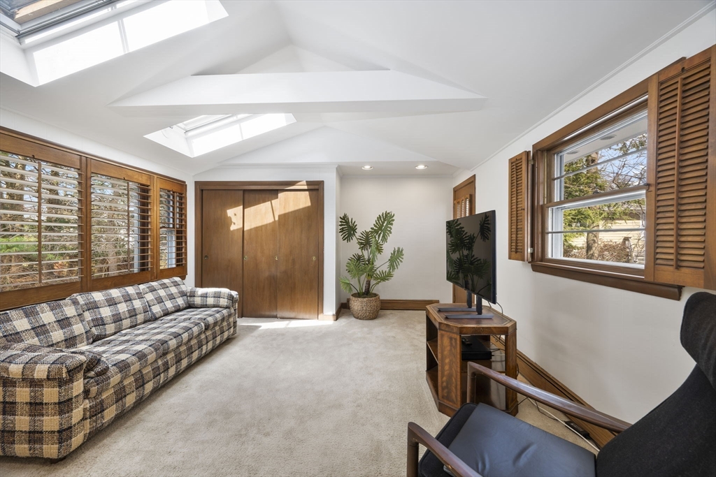 142 Worthen Road Lexington, MA 02421 - Photo 11 of 36