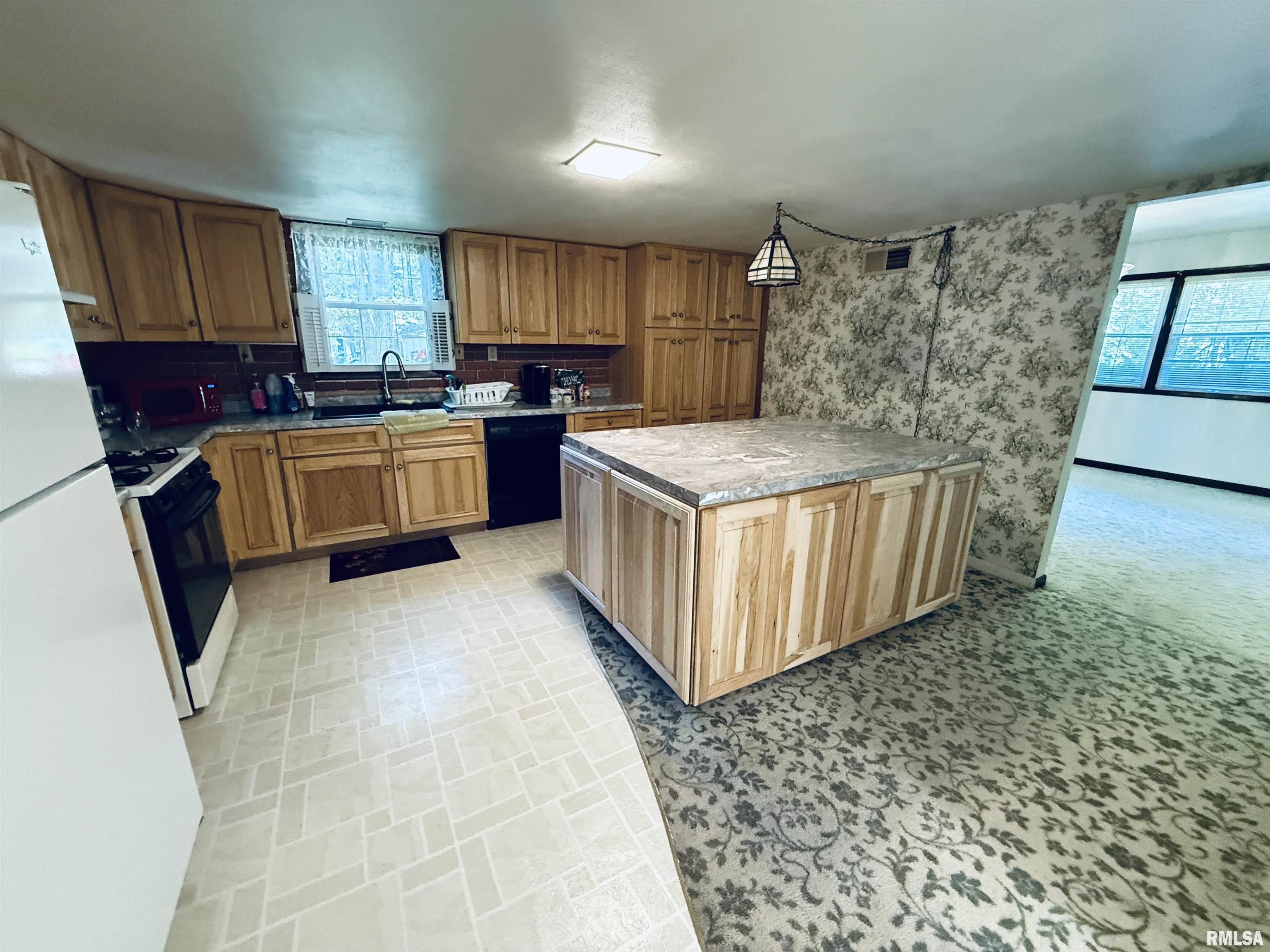 1533 Hickory Point Road Metamora, IL 61548 - Photo 7 of 22