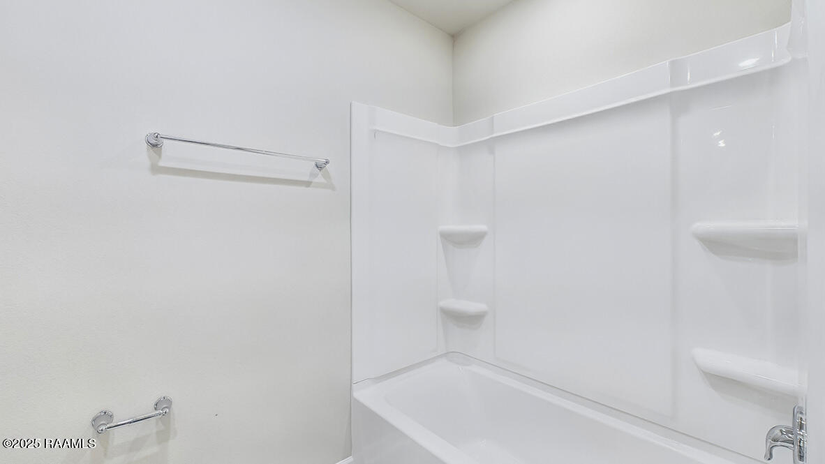 124 Lake Ridge Broussard, LA 70518 - Photo 18 of 31 124 Lake Ridge Drive, Broussard, LA