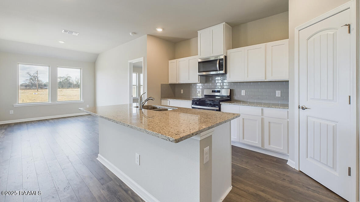 124 Lake Ridge Broussard, LA 70518 - Photo 2 of 31 124 Lake Ridge Drive, Broussard, LA