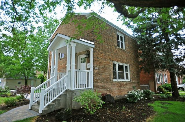 2633 West 99th Street Chicago, IL 60655 - Photo 2 of 17 a front view of a house with garden