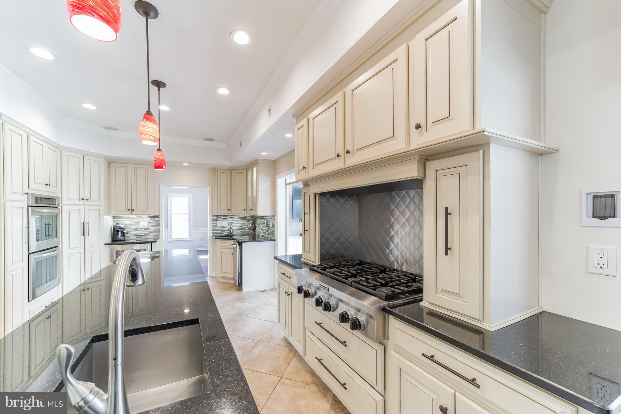 1422 Manley Road West Chester, PA 19382 - Photo 6 of 37 Kitchen - Semi-Custom Cabinetry