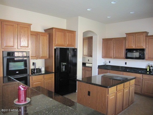 6201 South Rochester Drive Gilbert, AZ 85298 - Photo 13 of 29 VIEW OF KITCHEN W/BUILTIN DOUBLE OVENS