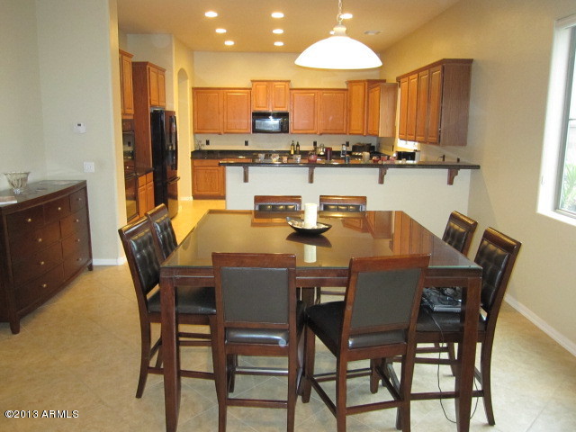 6201 South Rochester Drive Gilbert, AZ 85298 - Photo 15 of 29 BREAKFAST ROOM
