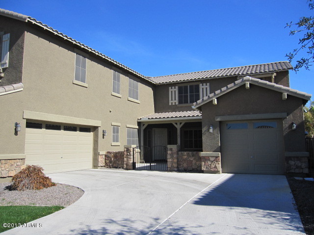 6201 South Rochester Drive Gilbert, AZ 85298 - Photo 2 of 29 2 GARAGES PARKING FOR 3 CARS