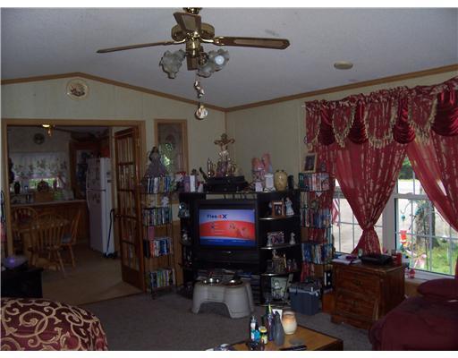 100 Clifford Road Phippsburg, ME 04562 - Photo 6 of 15 Living Room.