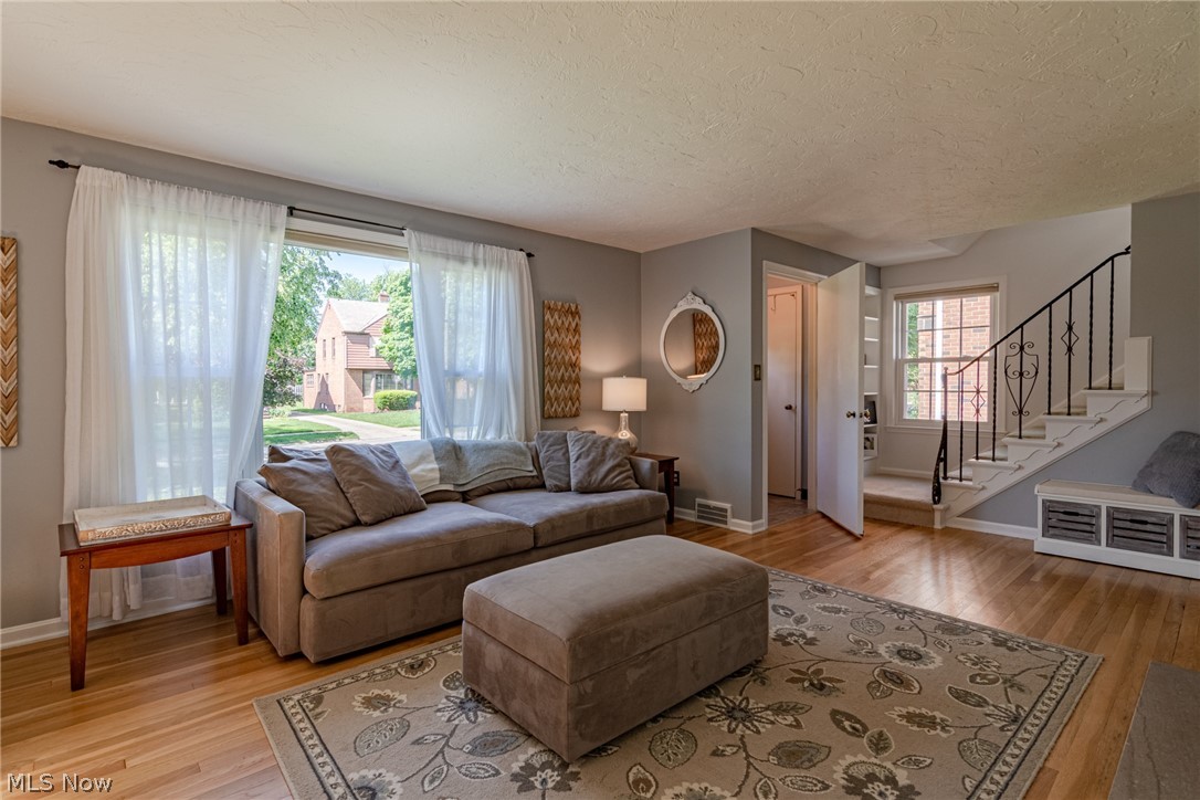 3830 Faversham Road Cleveland, OH 44118 - Photo 3 of 31 Gallery Image 3