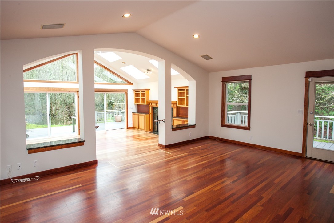 8225 Springridge Road Northeast Bainbridge Island, WA 98110 - Photo 11 of 25 Gallery Image 11
