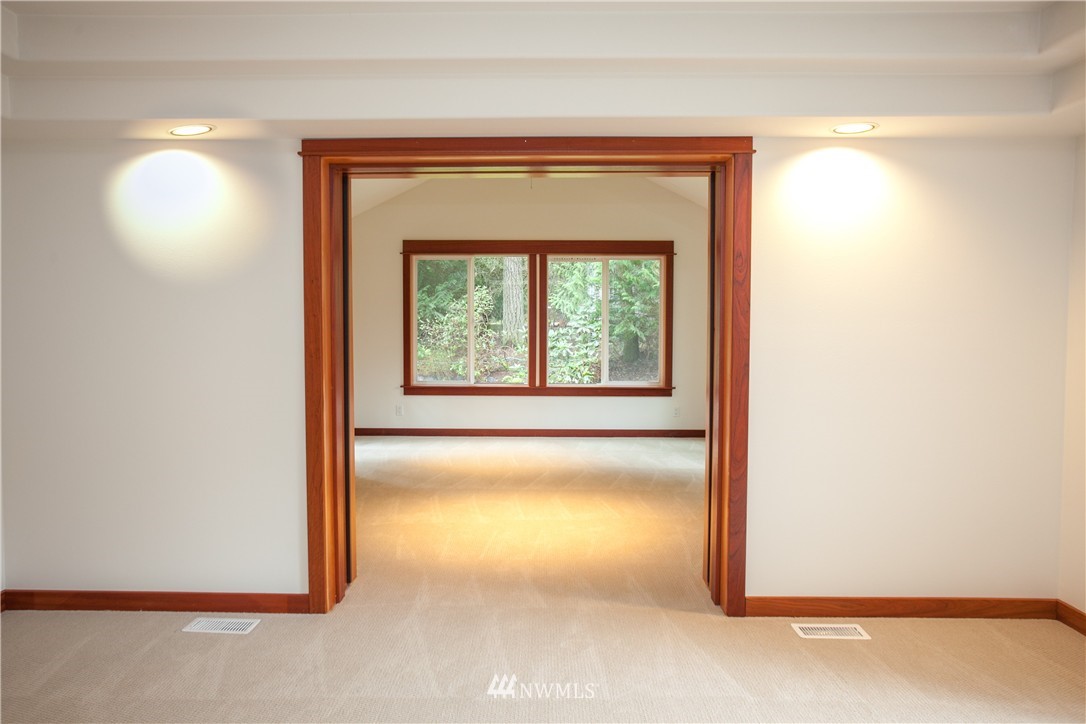 8225 Springridge Road Northeast Bainbridge Island, WA 98110 - Photo 14 of 25 Gallery Image 14
