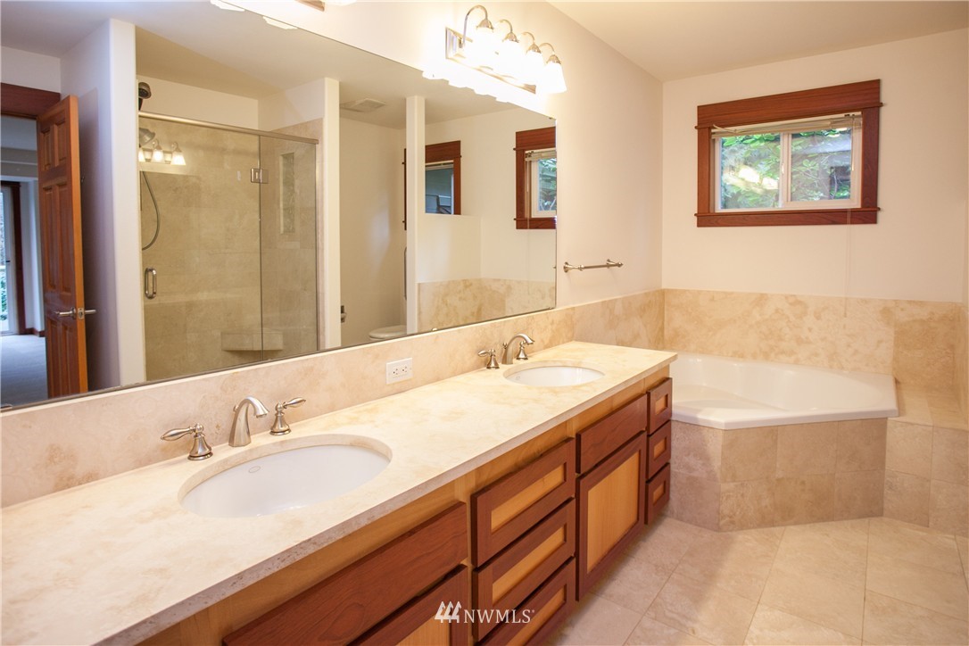 8225 Springridge Road Northeast Bainbridge Island, WA 98110 - Photo 16 of 25 Gallery Image 16