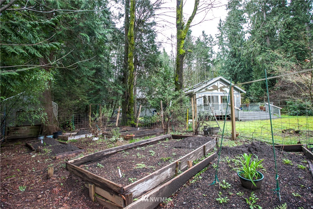 8225 Springridge Road Northeast Bainbridge Island, WA 98110 - Photo 23 of 25 Gallery Image 23