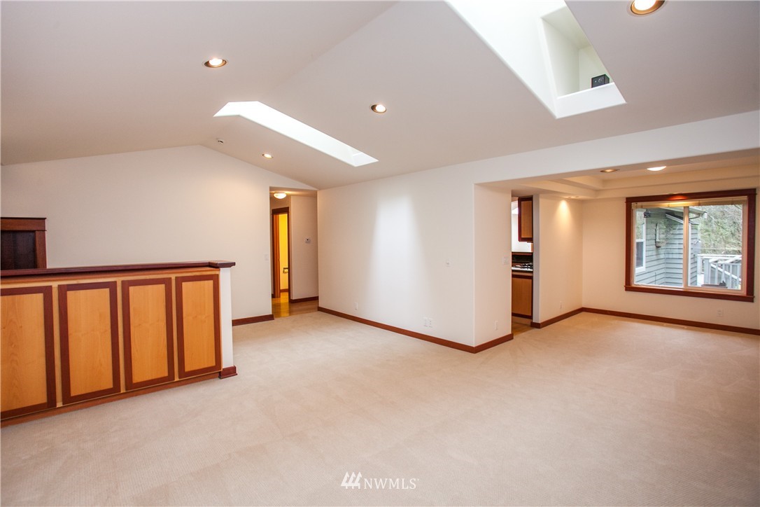 8225 Springridge Road Northeast Bainbridge Island, WA 98110 - Photo 4 of 25 Gallery Image 4