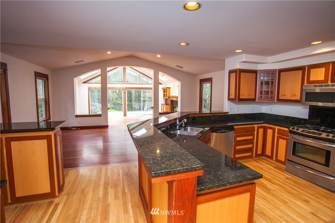 8225 Springridge Road Northeast Bainbridge Island, WA 98110 - Photo 6 of 25 Gallery Image 6