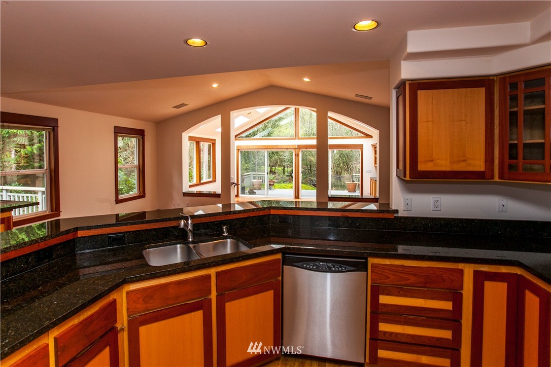 8225 Springridge Road Northeast Bainbridge Island, WA 98110 - Photo 7 of 25 Gallery Image 7