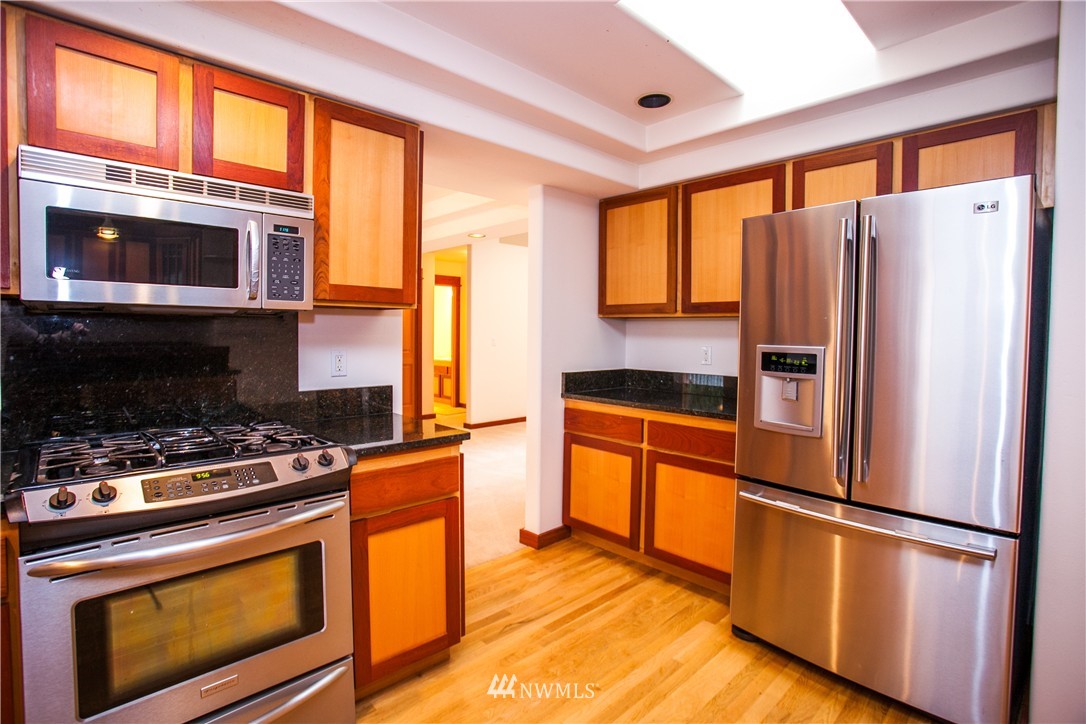 8225 Springridge Road Northeast Bainbridge Island, WA 98110 - Photo 8 of 25 Gallery Image 8