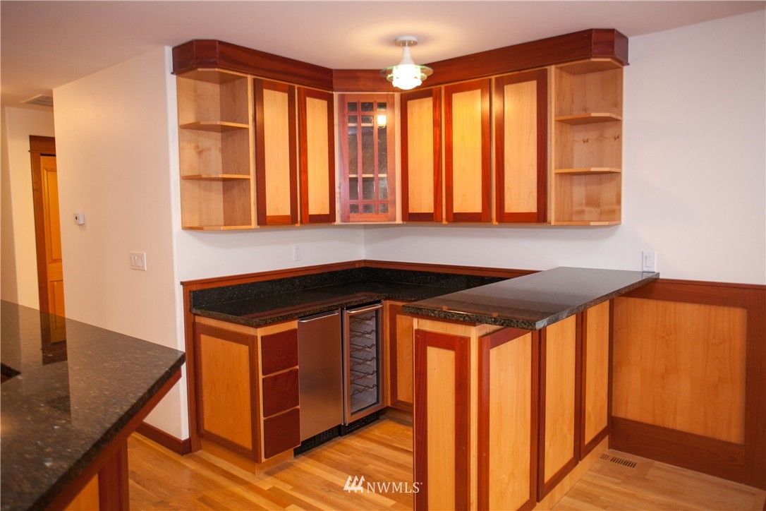 8225 Springridge Road Northeast Bainbridge Island, WA 98110 - Photo 10 of 25 Gallery Image 10