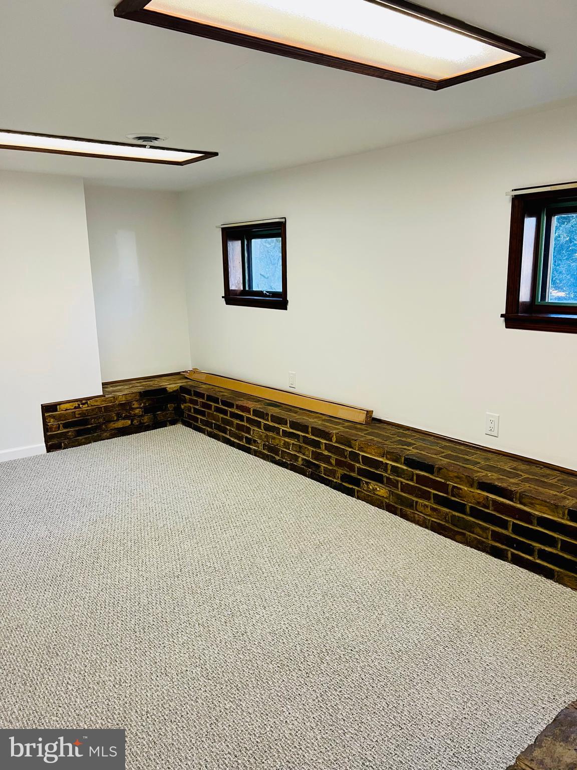 52 Salvington Road Fredericksburg, VA 22405 - Photo 31 of 34 a close up of a wall