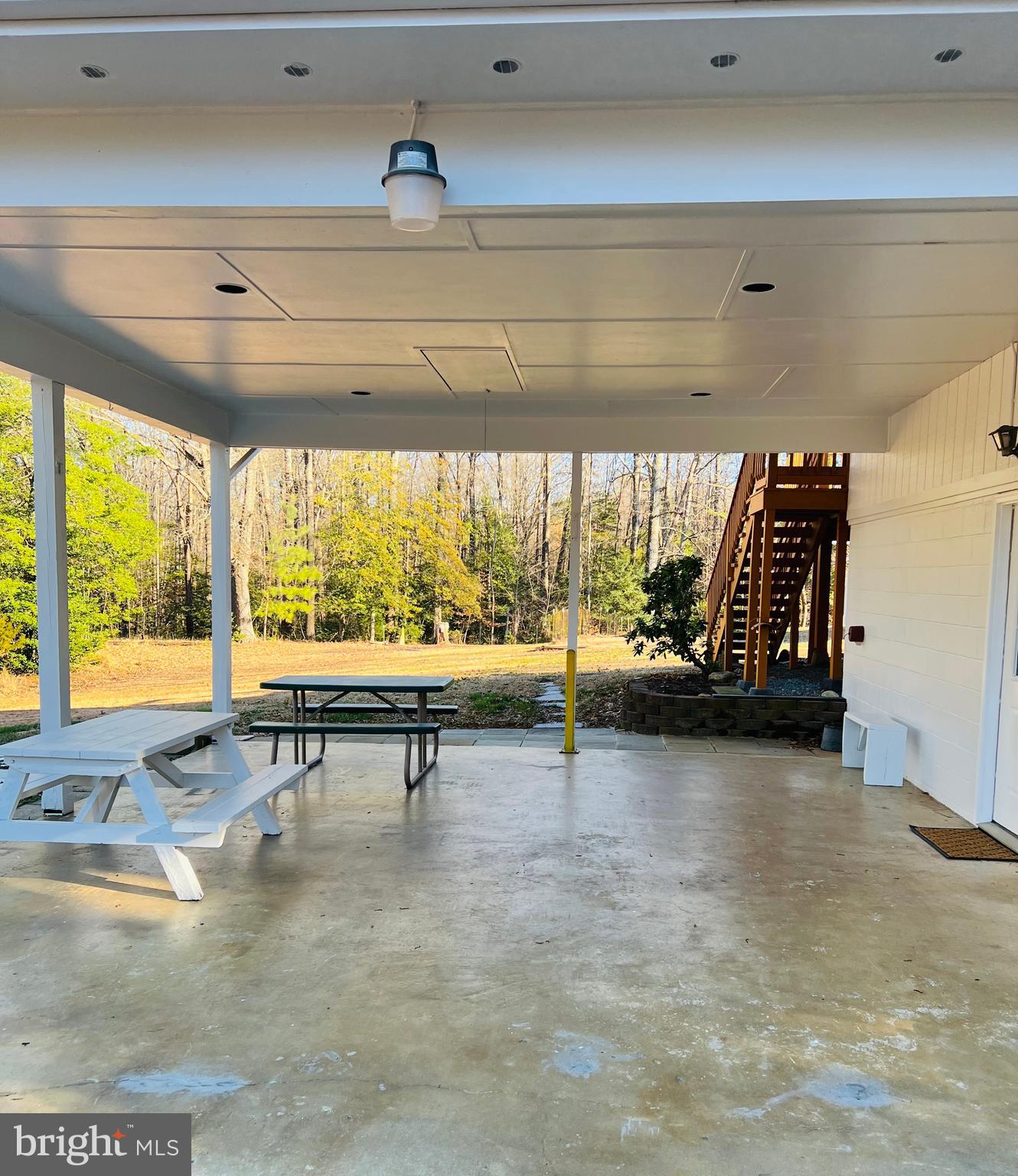 52 Salvington Road Fredericksburg, VA 22405 - Photo 8 of 34 a sitting room with large window